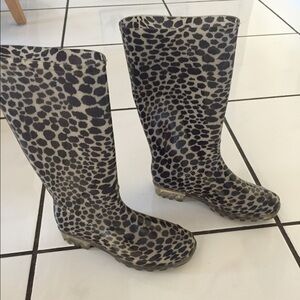 Leopard rain boots